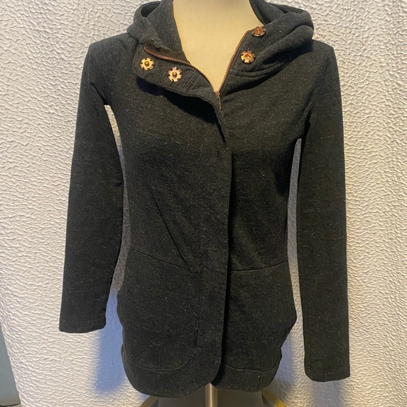 Rose gold accented fitted hooded sweater by RipZone - Picture 2 of 6